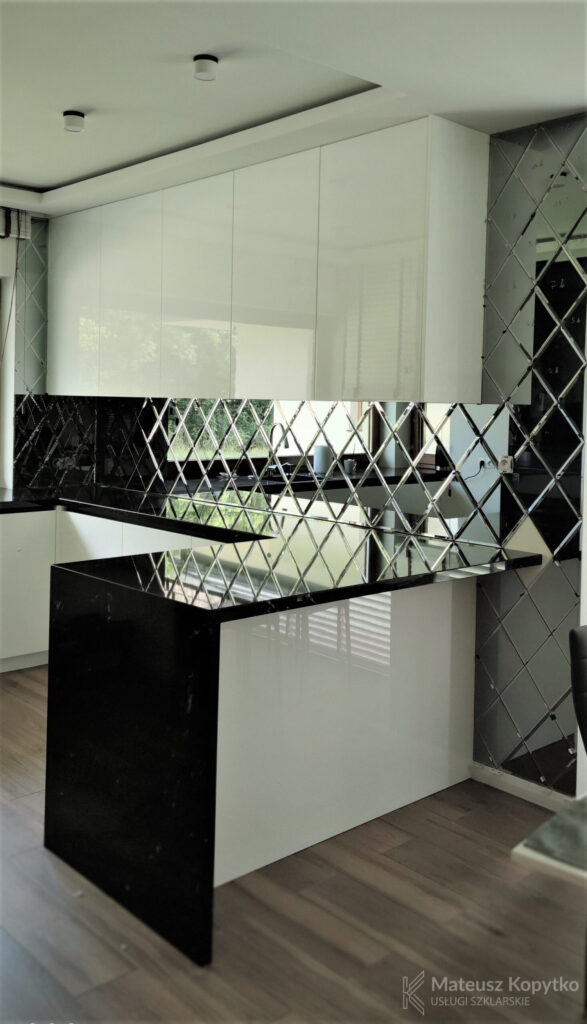 10aa-lustro-fazowane-sciana-lustrzana-lustro-szklo-na-scianie-szklo-faza-lustro-fazowane-szklarz--scaled